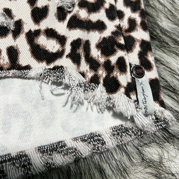 One Teaspoon Animal Print Trucker Cut Off Shorts 24 Fit like 26 - Picture 7 of 11